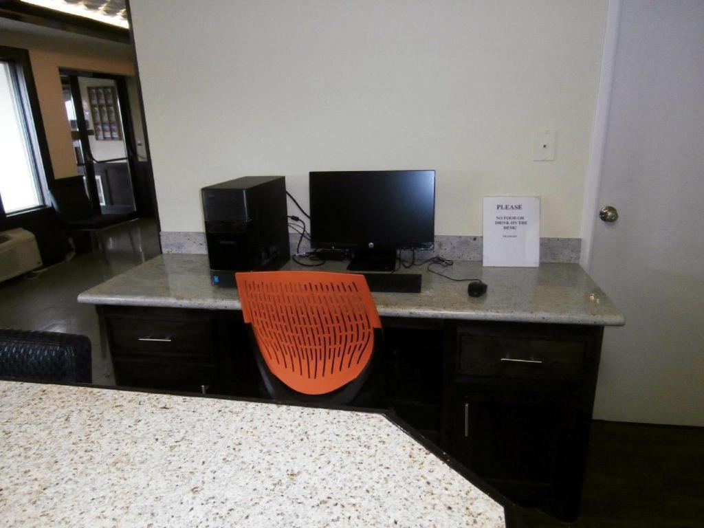Americas Best Value Inn & Suites Thief River Falls Dış mekan fotoğraf