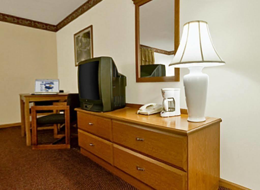 Americas Best Value Inn & Suites Thief River Falls Dış mekan fotoğraf
